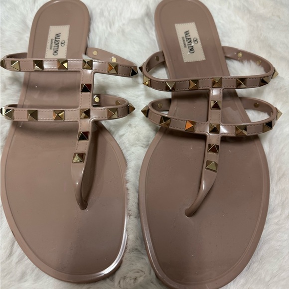 Valentino studded sandals size 41. - Picture 2 of 3